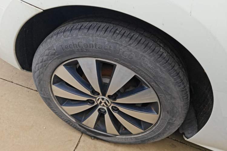 Used Volkswagen Sagitar 2018 280TSI DSG Comfort Model Right Rear Wheel Hub