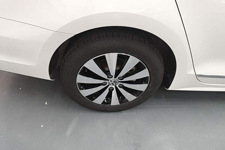Used Volkswagen Sagitar 2018 180TSI DSG Prestige Edition Right Rear Wheel Hub