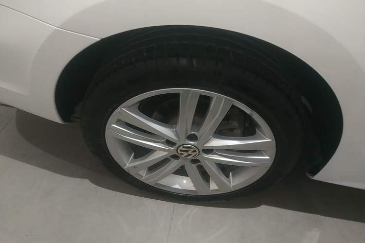 Used Volkswagen Sagitar 2018 280TSI DSG Comfort Model Right Rear Wheel Hub