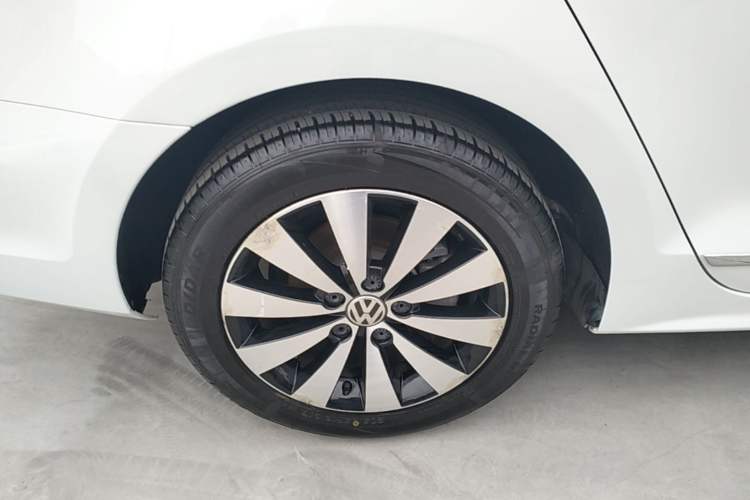 Used Volkswagen Sagitar 2018 280TSI DSG Comfort Model Right Rear Wheel Hub