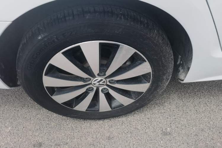 Used Volkswagen Sagitar 2018 1.6L Automatic Comfort Model Right Rear Wheel Hub