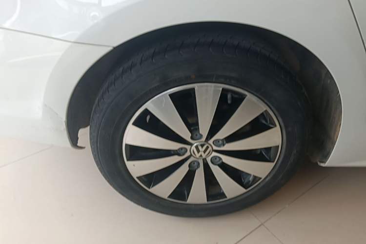 Used Volkswagen Sagitar 2018 1.6L Automatic Comfort Model Right Rear Wheel Hub