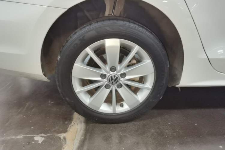 Used Volkswagen Sagitar 2018 1.6L Manual Fashion Edition Right Rear Wheel Hub