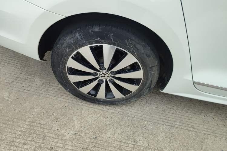 Used Volkswagen Sagitar 2018 180TSI DSG Prestige Edition Right Rear Wheel Hub