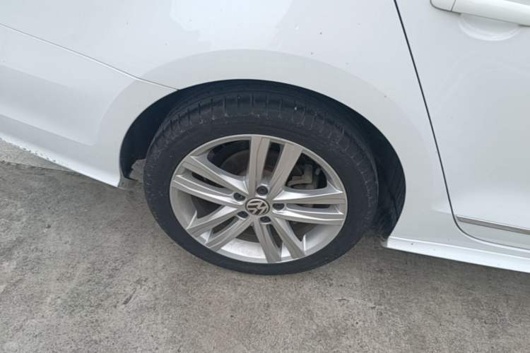 Used Volkswagen Sagitar 2018 280TSI DSG Ignite Edition Right Rear Wheel Hub