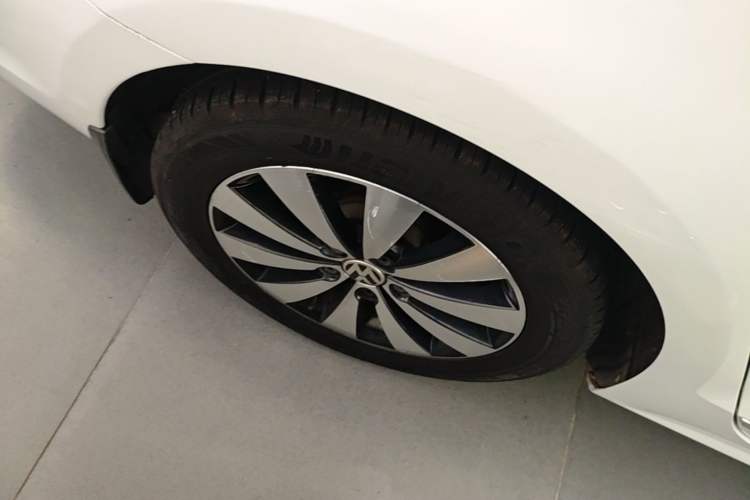 Used Volkswagen Sagitar 2018 280TSI DSG Comfort Model Right Rear Wheel Hub