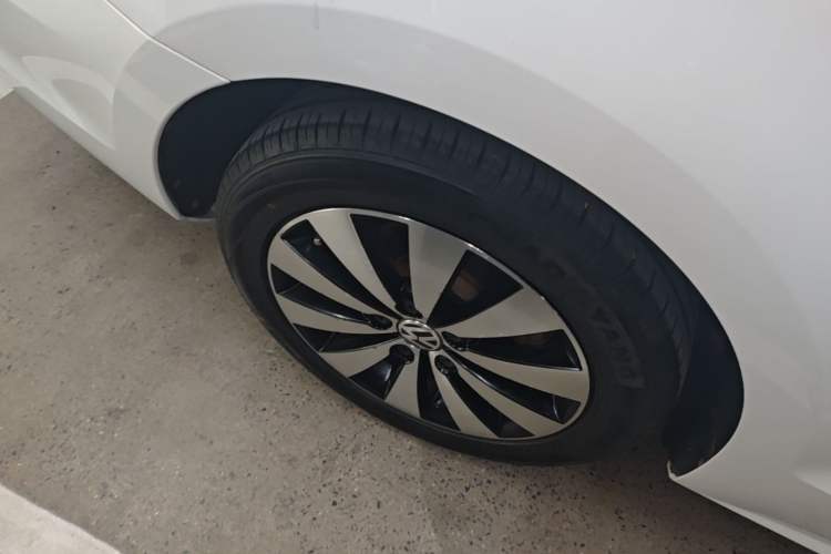 Used Volkswagen Sagitar 2018 1.6L Manual Comfort Model Right Rear Wheel Hub