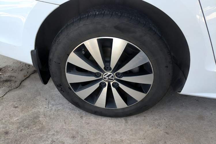 Used Volkswagen Sagitar 2018 280TSI DSG Comfort Model Right Rear Wheel Hub