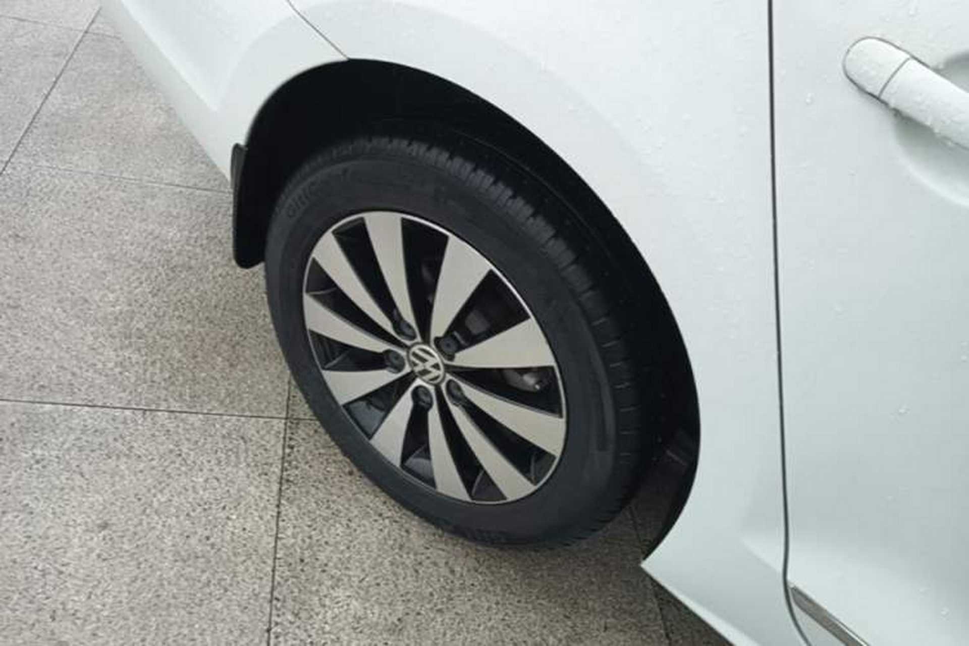 Used Volkswagen Sagitar 2018 1.6L Automatic Comfort Model Right Rear Wheel Hub
