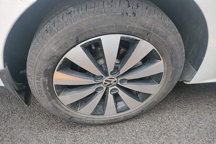 Used Volkswagen Sagitar 2018 180TSI DSG Prestige Edition Right Rear Wheel Hub