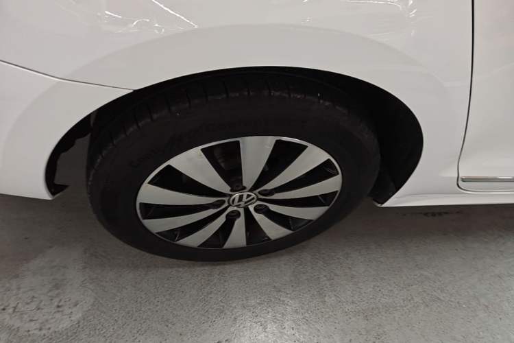 Used Volkswagen Sagitar 2018 280TSI DSG Comfort Model Right Rear Wheel Hub