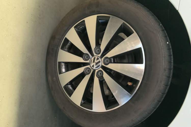 Used Volkswagen Sagitar 2018 1.6L Automatic Comfort Model Right Rear Wheel Hub