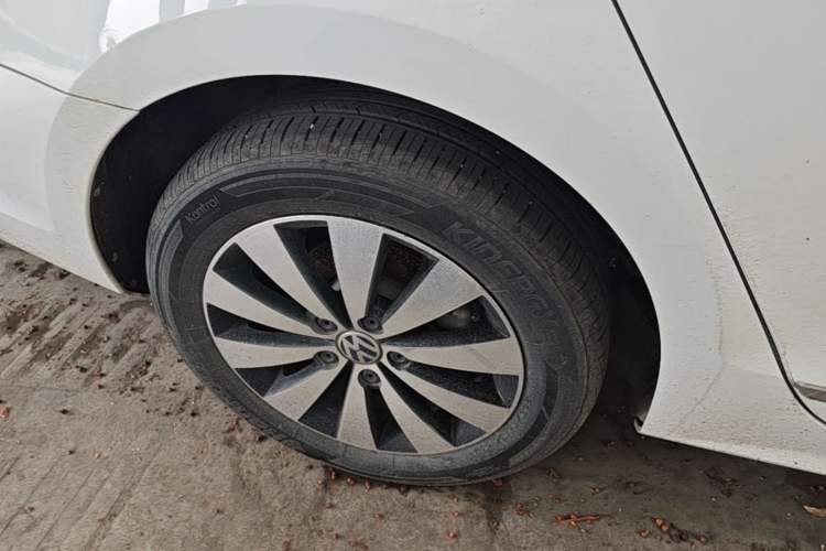 Used Volkswagen Sagitar 2018 180TSI DSG Prestige Edition Right Rear Wheel Hub