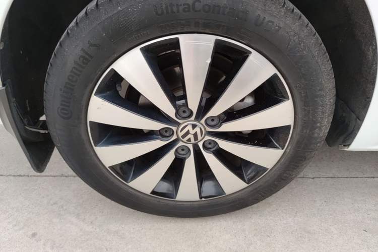 Used Volkswagen Sagitar 2018 1.6L Automatic Comfort Model Right Rear Wheel Hub