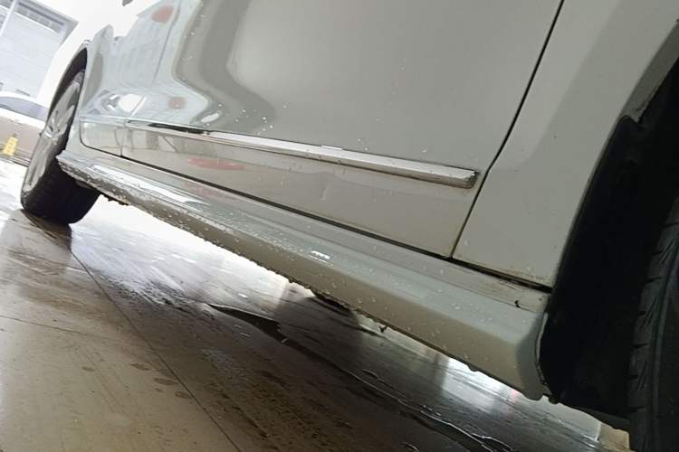 Used Volkswagen Sagitar 2018 280TSI DSG Ignite Edition Right Side Sill