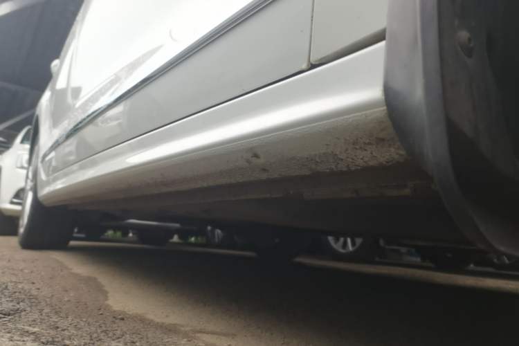 Used Volkswagen Sagitar 2018 280TSI DSG Luxury Model Right Side Sill