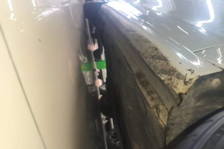 Used Volkswagen Sagitar 2018 1.6L Automatic Fashion Model Right Side Sill