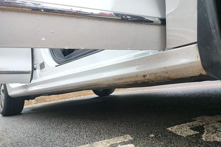 Used Volkswagen Sagitar 2018 180TSI DSG Prestige Edition Right Side Sill