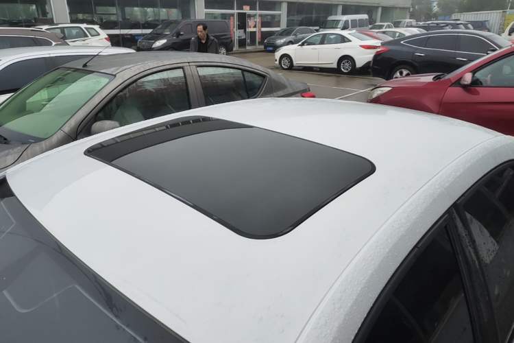 Used Volkswagen Sagitar 2018 1.6L Automatic Comfort Model Roof
