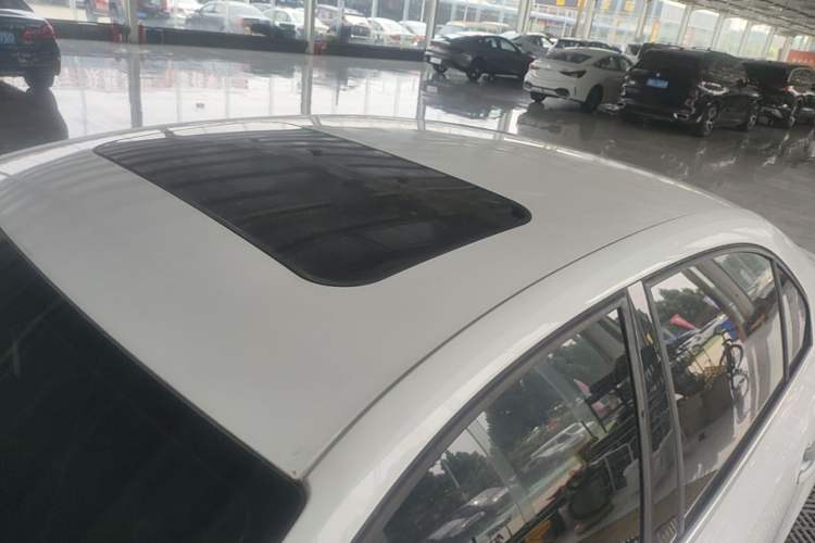 Used Volkswagen Sagitar 2018 1.6L Automatic Comfort Model Roof