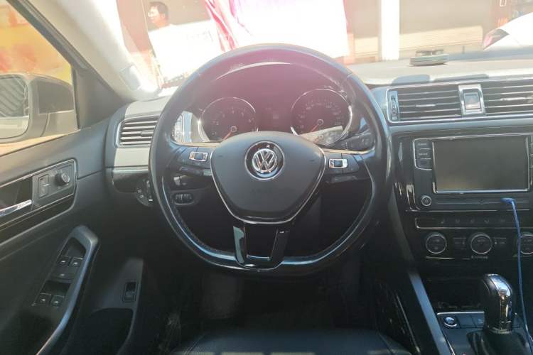 Used Volkswagen Sagitar 2018 280TSI DSG Luxury Model Steering Wheel