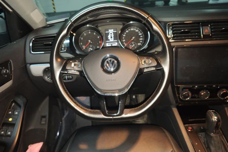 Used Volkswagen Sagitar 2018 280TSI DSG Ignite Edition Steering Wheel