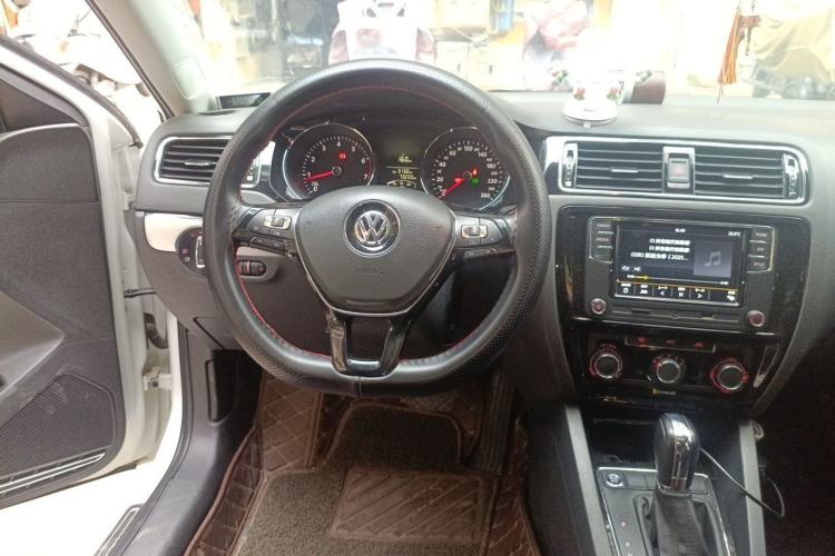 Used Volkswagen Sagitar 2018 1.6L Automatic Comfort Model Steering Wheel