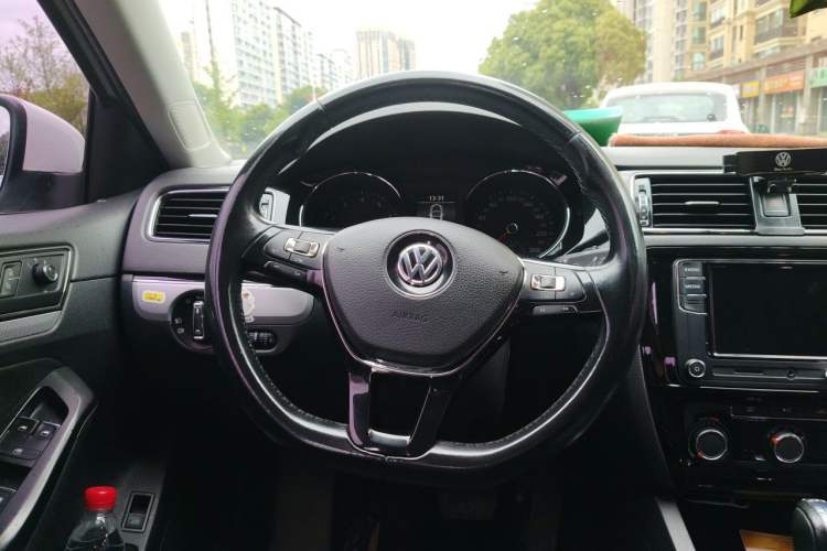 Used Volkswagen Sagitar 2018 280TSI DSG Ignite Edition Steering Wheel