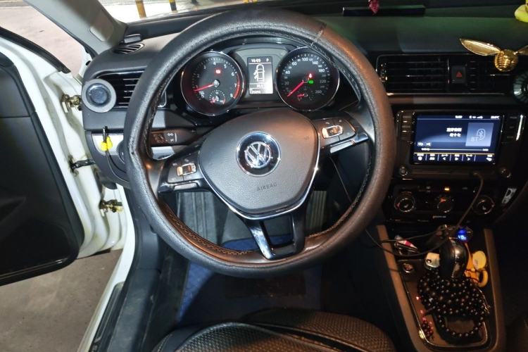 Used Volkswagen Sagitar 2018 180TSI DSG Prestige Edition Steering Wheel