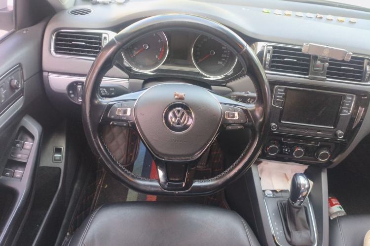 Used Volkswagen Sagitar 2018 1.6L Automatic Comfort Model Steering Wheel