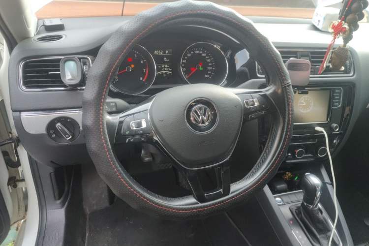 Used Volkswagen Sagitar 2018 1.6L Automatic Comfort Model Steering Wheel