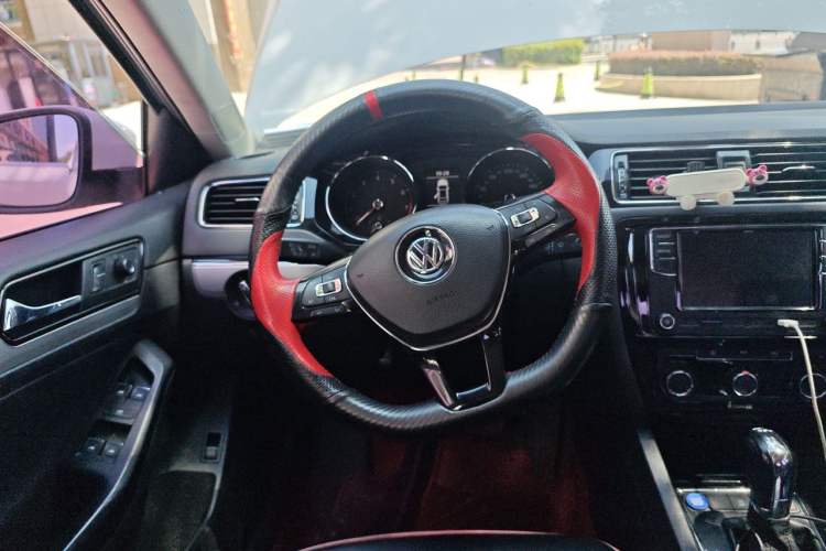 Used Volkswagen Sagitar 2018 280TSI DSG Ignite Edition Steering Wheel