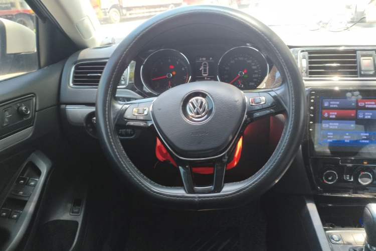 Used Volkswagen Sagitar 2018 180TSI DSG Prestige Edition Steering Wheel
