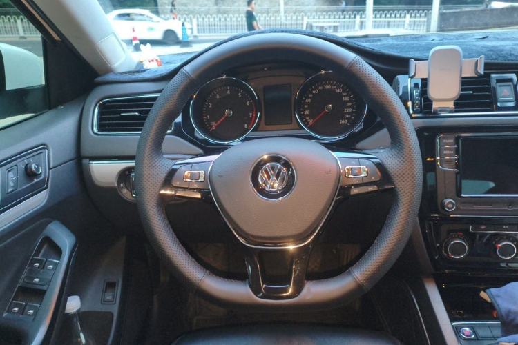 Used Volkswagen Sagitar 2018 1.6L Automatic Comfort Model Steering Wheel