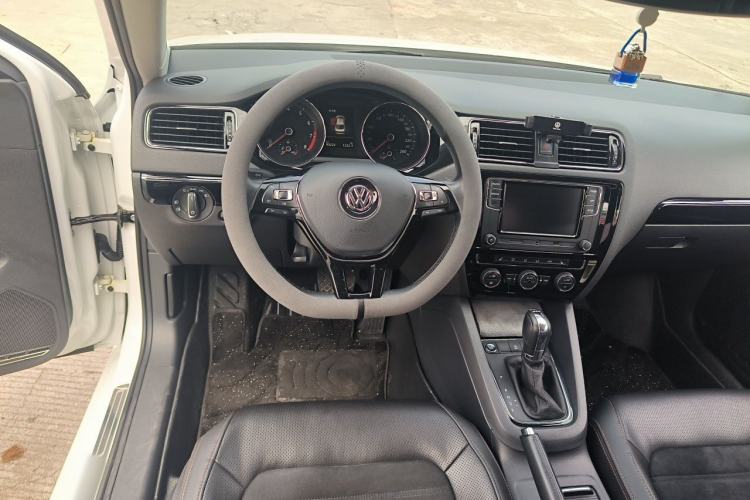 Used Volkswagen Sagitar 2018 280TSI DSG Luxury Model Steering Wheel