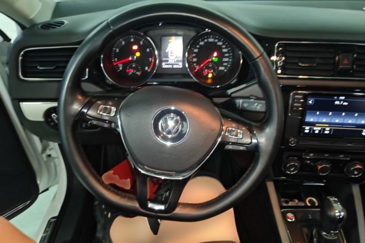 Used Volkswagen Sagitar 2018 180TSI DSG Prestige Edition Steering Wheel