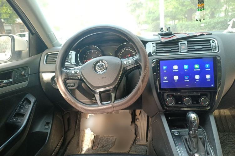 Used Volkswagen Sagitar 2018 1.6L Automatic Comfort Model Steering Wheel