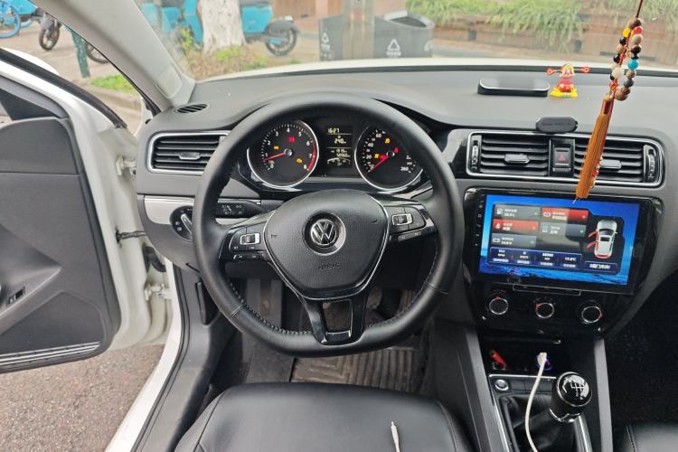 Used Volkswagen Sagitar 2018 1.6L Manual Comfort Model Steering Wheel