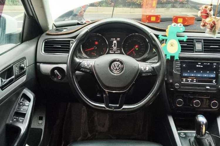 Used Volkswagen Sagitar 2018 280TSI DSG Ignite Edition Steering Wheel