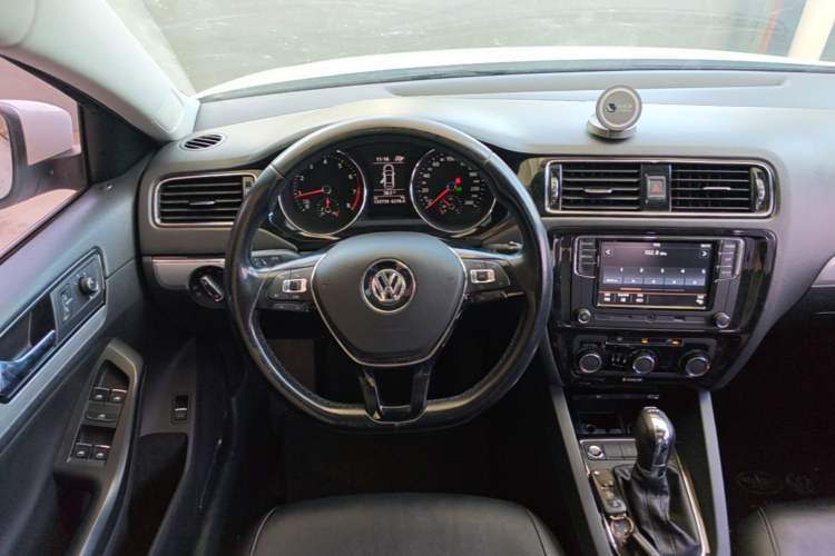 Used Volkswagen Sagitar 2018 280TSI DSG Comfort Model Steering Wheel