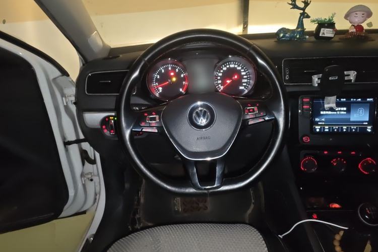 Used Volkswagen Sagitar 2018 1.6L Manual Comfort Model Steering Wheel