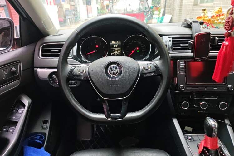 Used Volkswagen Sagitar 2018 1.6L Automatic Comfort Model Steering Wheel