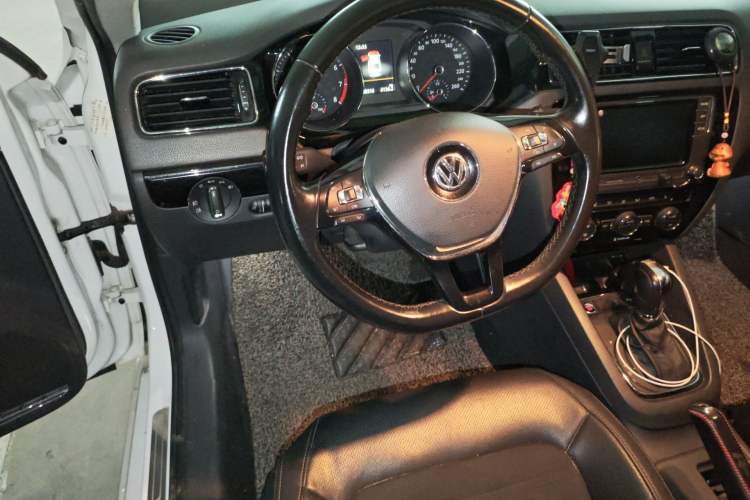 Used Volkswagen Sagitar 2018 280TSI DSG Luxury Model Steering Wheel