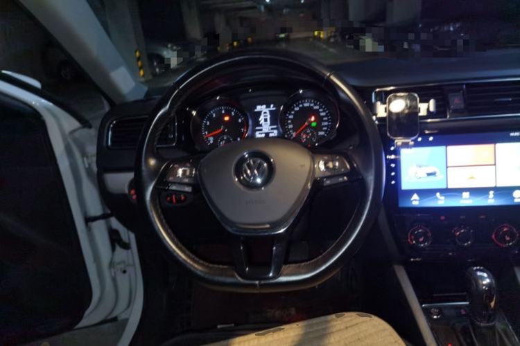 Used Volkswagen Sagitar 2018 180TSI DSG Prestige Edition Steering Wheel