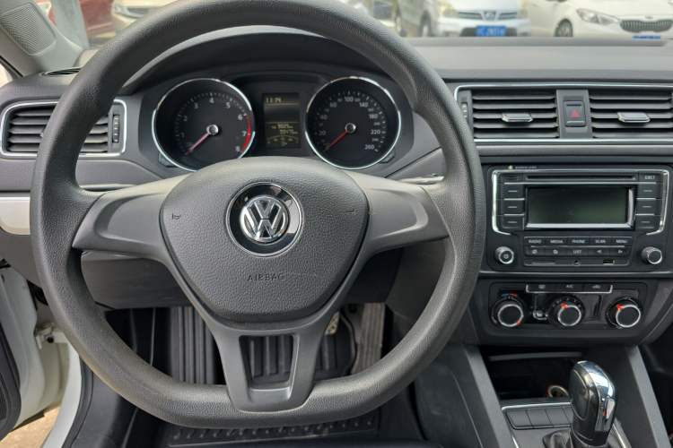 Used Volkswagen Sagitar 2018 1.6L Automatic Fashion Model Steering Wheel