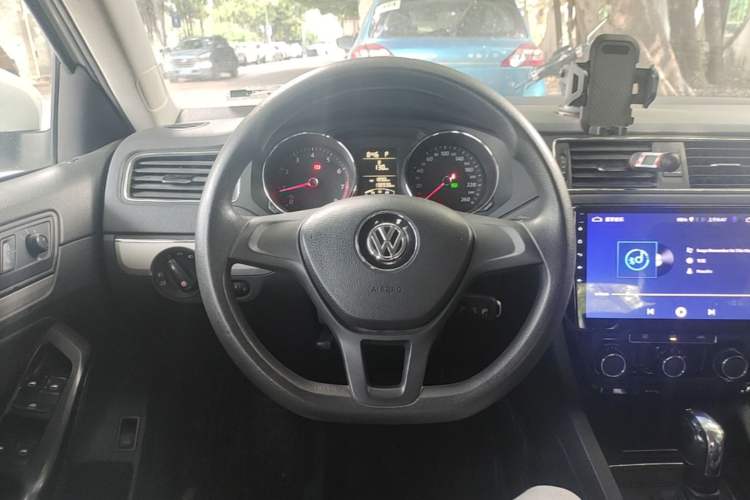Used Volkswagen Sagitar 2018 1.6L Automatic Fashion Model Steering Wheel