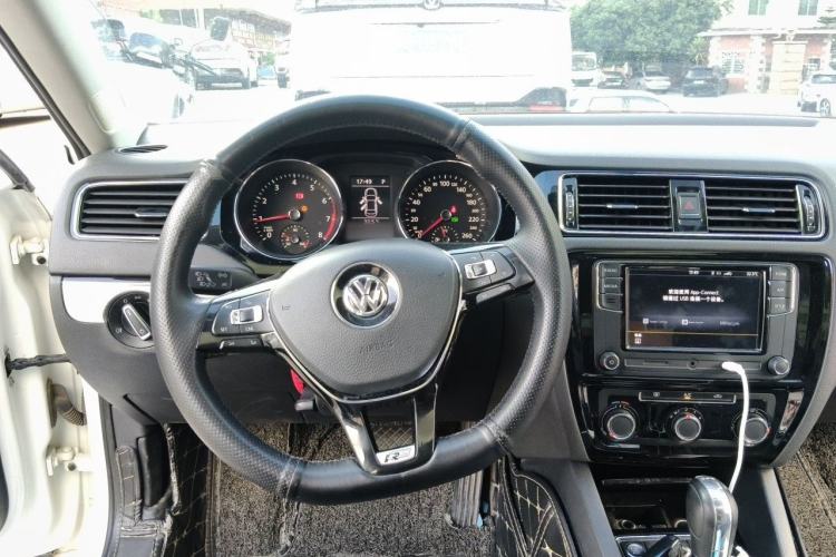 Used Volkswagen Sagitar 2018 280TSI DSG Ignite Edition Steering Wheel