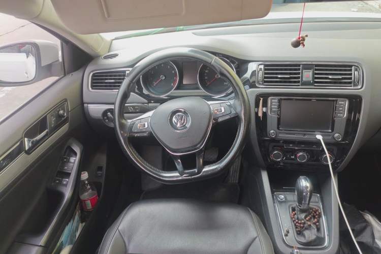Used Volkswagen Sagitar 2018 1.6L Automatic Comfort Model Steering Wheel