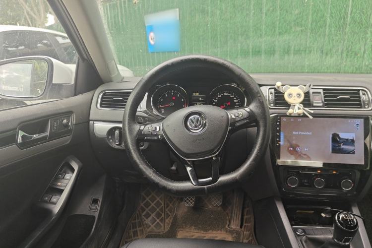 Used Volkswagen Sagitar 2018 1.6L Manual Comfort Model Steering Wheel