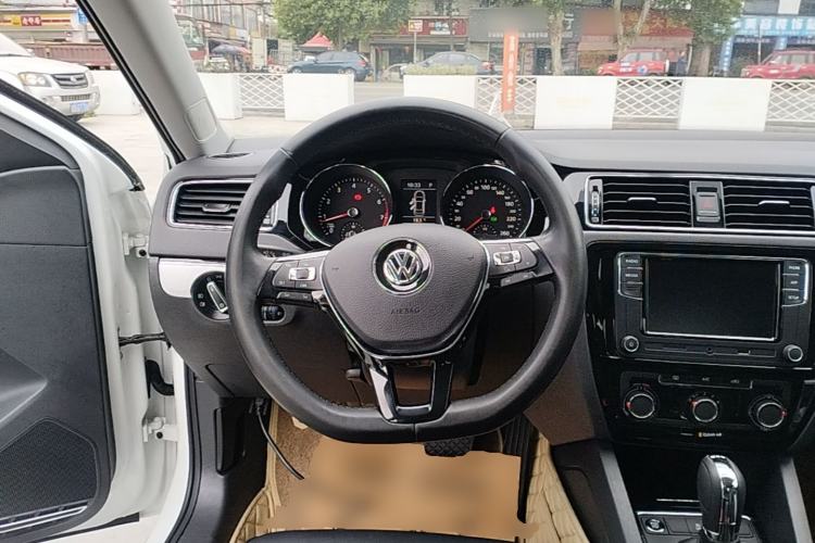 Used Volkswagen Sagitar 2018 280TSI DSG Comfort Model Steering Wheel